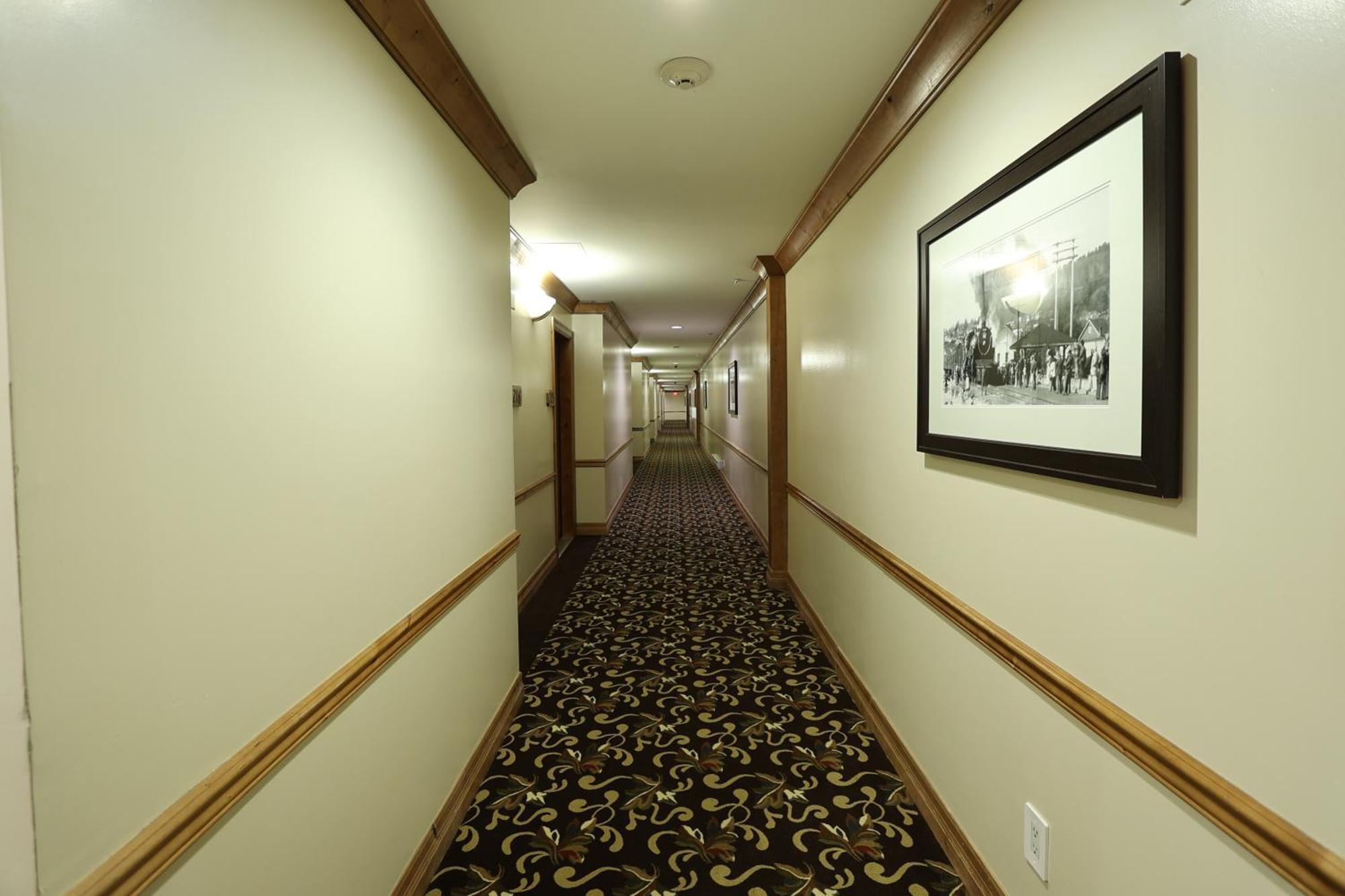 Days Inn By Wyndham Surrey Exterior foto