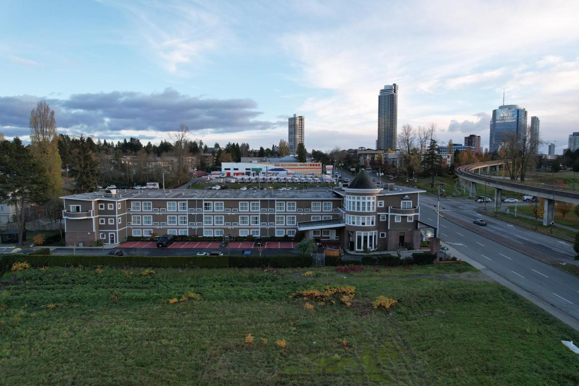 Days Inn By Wyndham Surrey Exterior foto